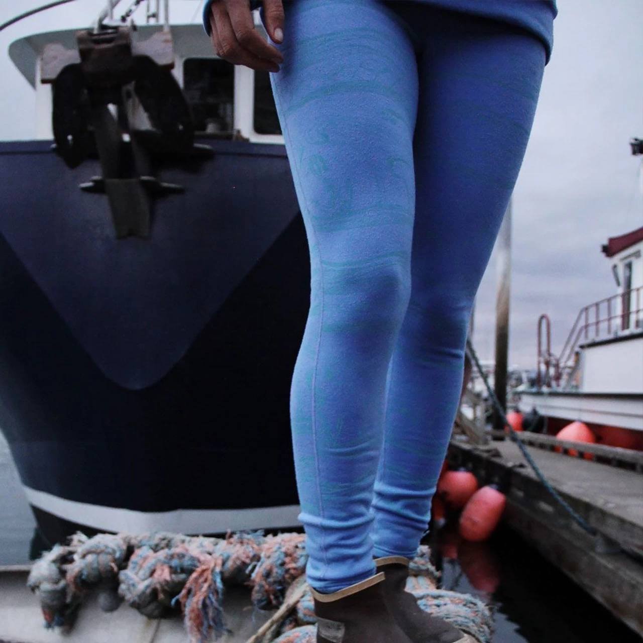 Grundens Maris Fishing Leggings X - Salmon Sisters Print - Image 4